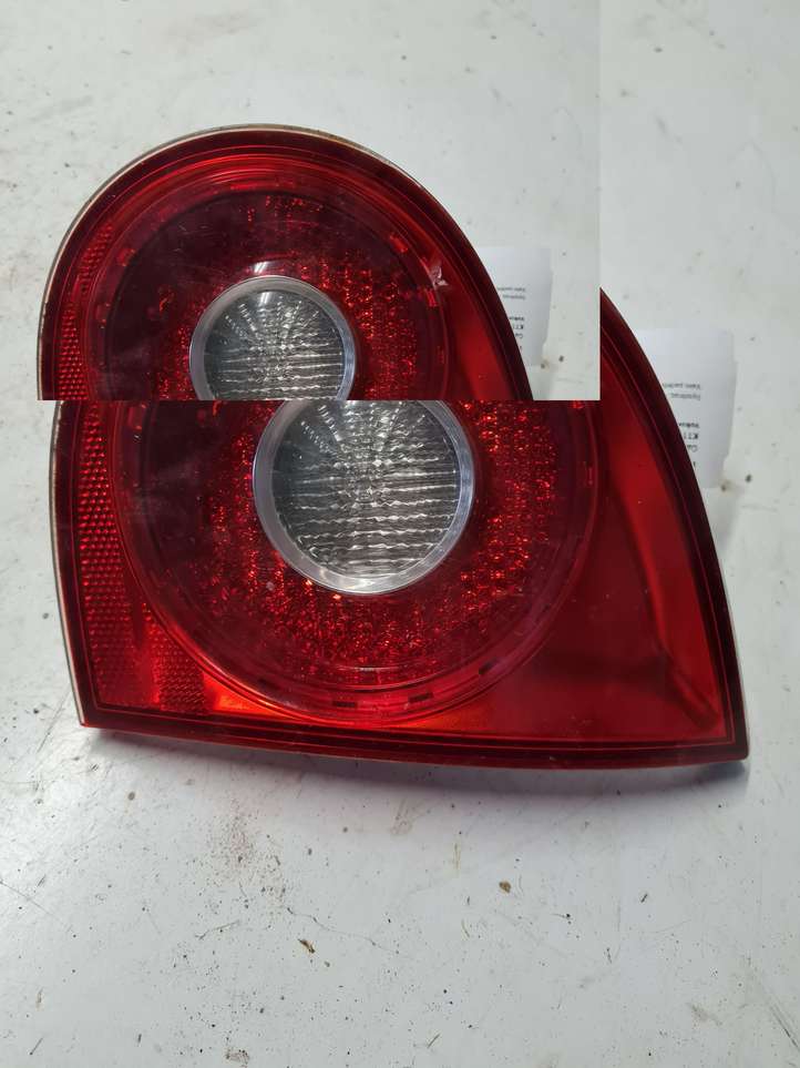 Volkswagen Golf V (2003 - 2009)  1K6945108C Задний фонарь в крышке багажника