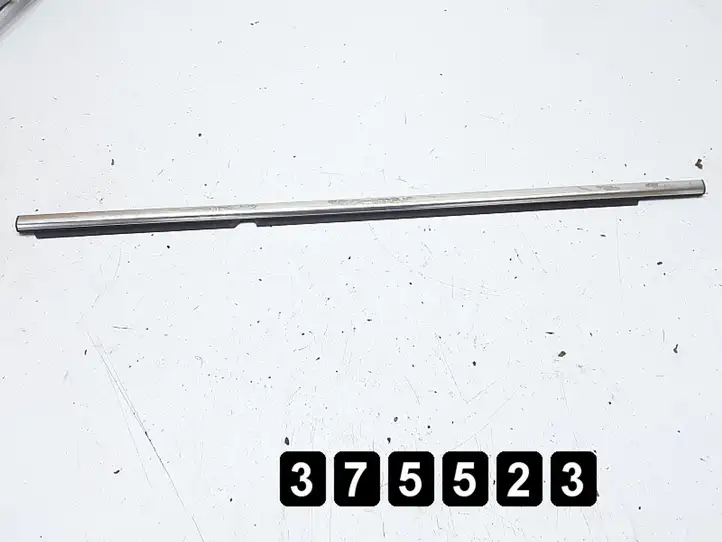 Volkswagen Tiguan (2011 - 2016) # 5N0839475D Накладка стекла задней двери — фото 1