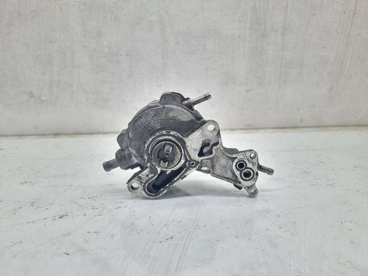 Volkswagen PASSAT B5.5 (2001 - 2005)  038145209A Вакуумный насос