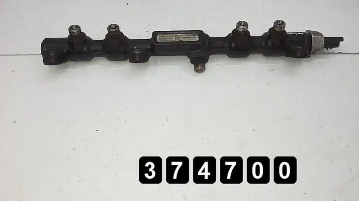 Ford Mondeo Mk III (2000 - 2007) 2000tdci 85kw. 2s7q9d280ae r9144z050b Магистральная топливная трубка — фото 1