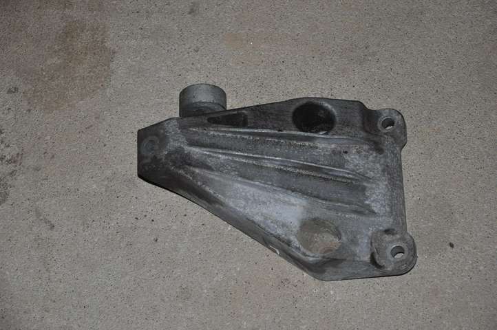BMW 5 F10 F11 (2009 - 2016)  6781257 Кронштейн
