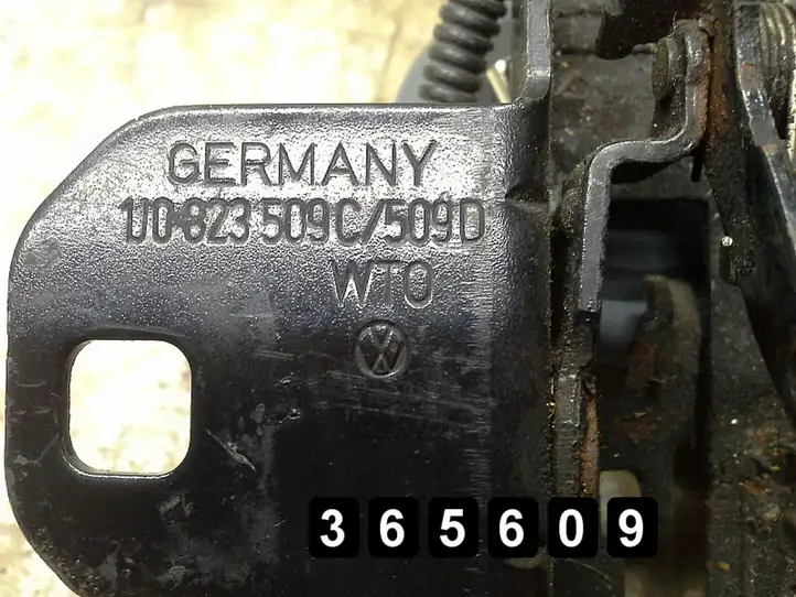 Volkswagen Golf IV (1998 - 2005) 1J0823509C Замок ручки двери — фото 1