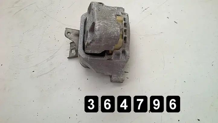 Mercedes-Benz A W176 (2012 - 2018) 1500d 2462400217 Опора двигателя — фото 3