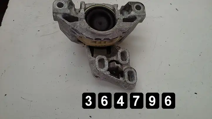 Mercedes-Benz A W176 (2012 - 2018) 1500d 2462400217 Опора двигателя — фото 4