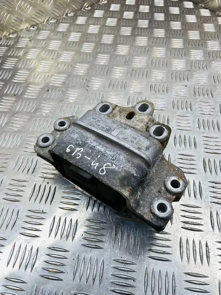 Volkswagen PASSAT B6 (2005 - 2010) 3C0199555 Опора двигателя — фото 1