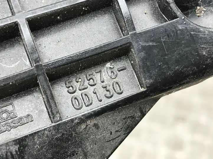 Toyota Yaris (2012 - 2014) 525760D130 Кронштейн заднего бампера — фото 3