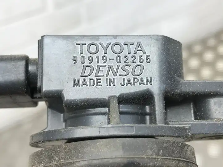 Toyota Yaris (2014 - 2019) 9091902265 Катушка зажигания — фото 2