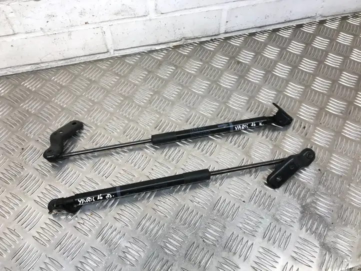 Toyota Yaris (2014 - 2019) 689500W661 Амортизатор крышки багажника — фото 1