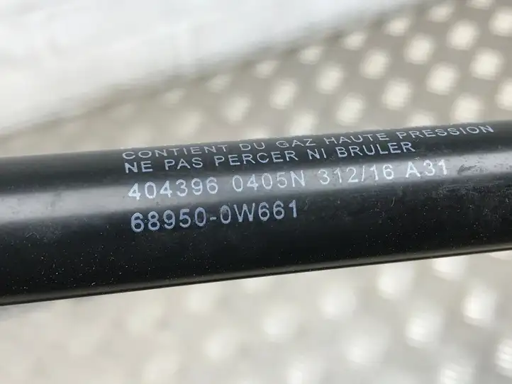 Toyota Yaris (2014 - 2019) 689500W661 Амортизатор крышки багажника — фото 2