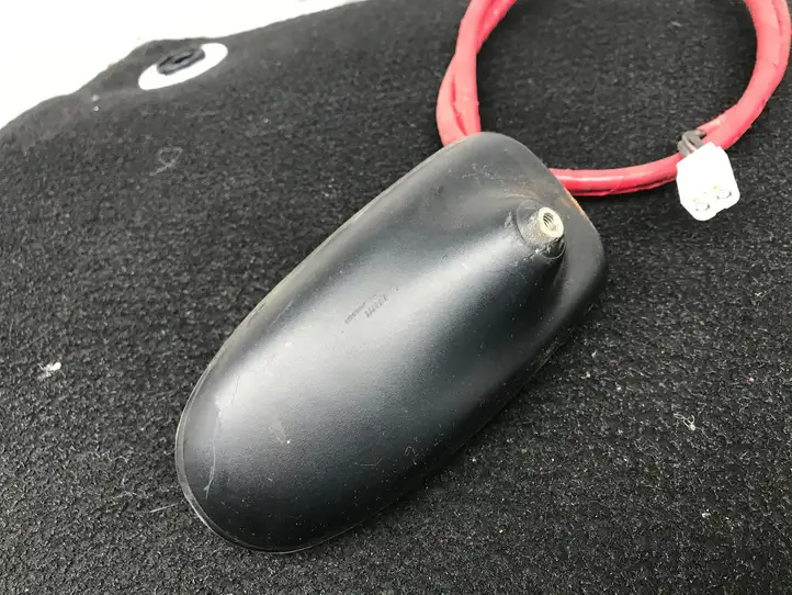 Toyota Yaris (2014 - 2019) V309075C GPS антенна — фото 2