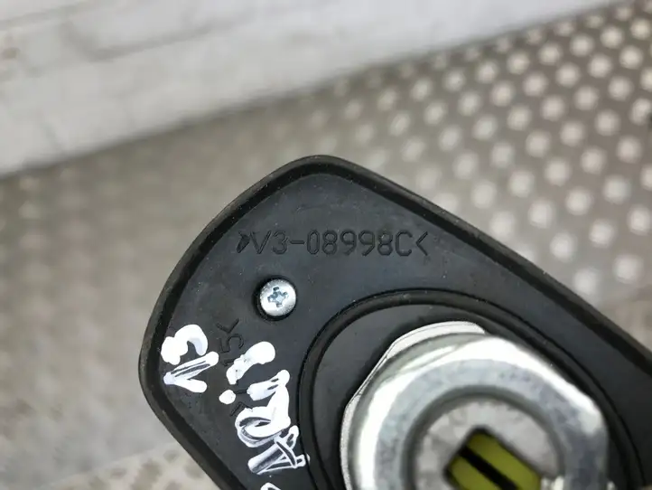 Toyota Yaris (2014 - 2019) V308998C GPS антенна — фото 2