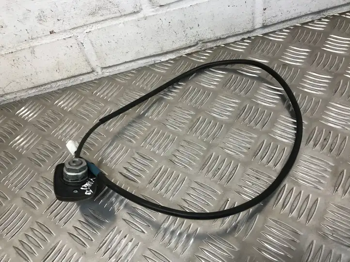 Toyota Yaris (2014 - 2019) V308998C GPS антенна — фото 3