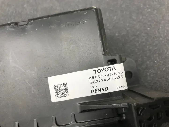 Toyota Yaris (2019 - ) 886500DA50 Прочие блоки управления — фото 2