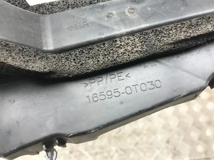 Toyota Auris E180 (2012 - 2018) 165950T030 Дефлектор воздуха — фото 2