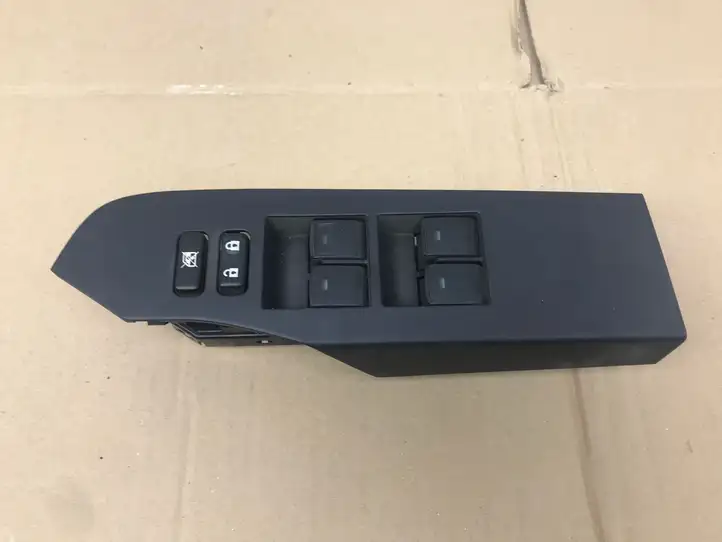 Toyota Auris E180 (2012 - 2018) 8404002110 Блок кнопок стеклоподъемников — фото 1