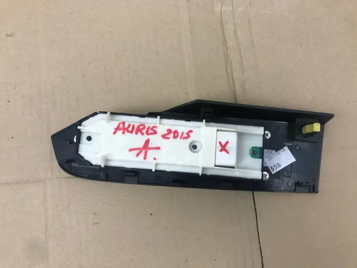 Toyota Auris E180 (2012 - 2018) 8404002110 Блок кнопок стеклоподъемников — фото 5