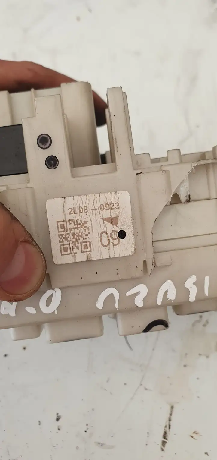 Isuzu D-Max (2008 - 2012) 2L080923 Блок предохранителей — фото 2