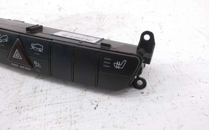 Mercedes-Benz ML W164 (2005 - 2011)  A1648703510 Включатель аварийных фонарей