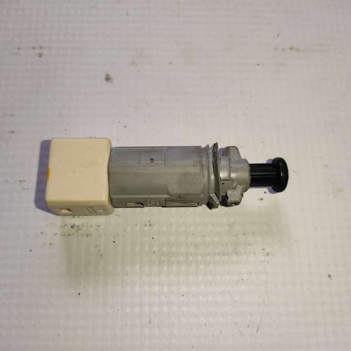 Mitsubishi Colt (2004 - 2008)  MR977584 Датчик тормозной педали