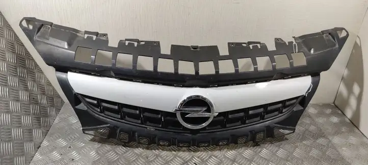 Opel Astra J (2009 - 2012) 13321718 Верхняя решетка радиатора — фото 1
