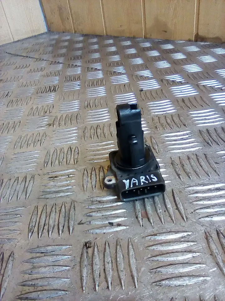 Toyota Yaris (2005 - 2009) 2220433010 Датчик массового расхода воздуха — фото 1