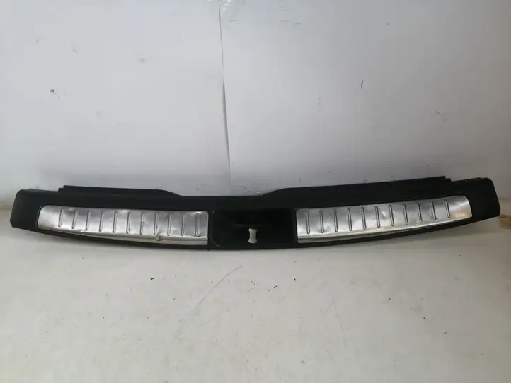 Toyota Avensis T250 (2003 - 2006) 5838705090 Отделка порога багажника — фото 1