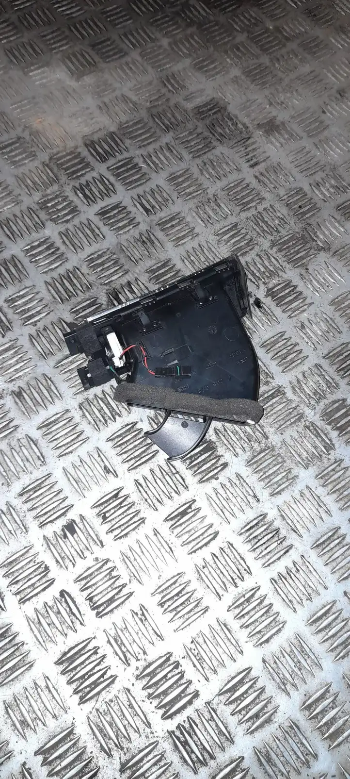 Audi A6 S6 C6 4F (2004 - 2008) 4F1820902D Боковой воздушный дефлектор — фото 2