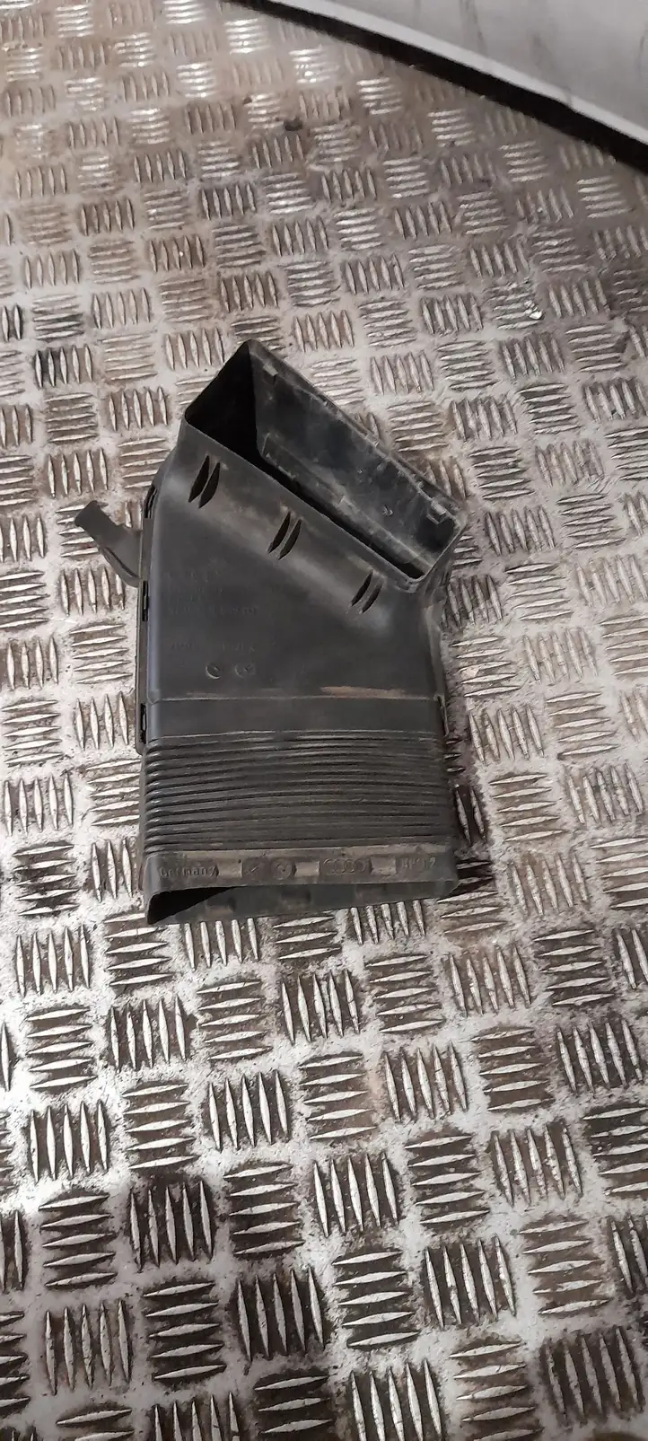 Audi A4 S4 B7 8E 8H (2004 - 2009) 8E0129617D Детали воздухозаборника — фото 1