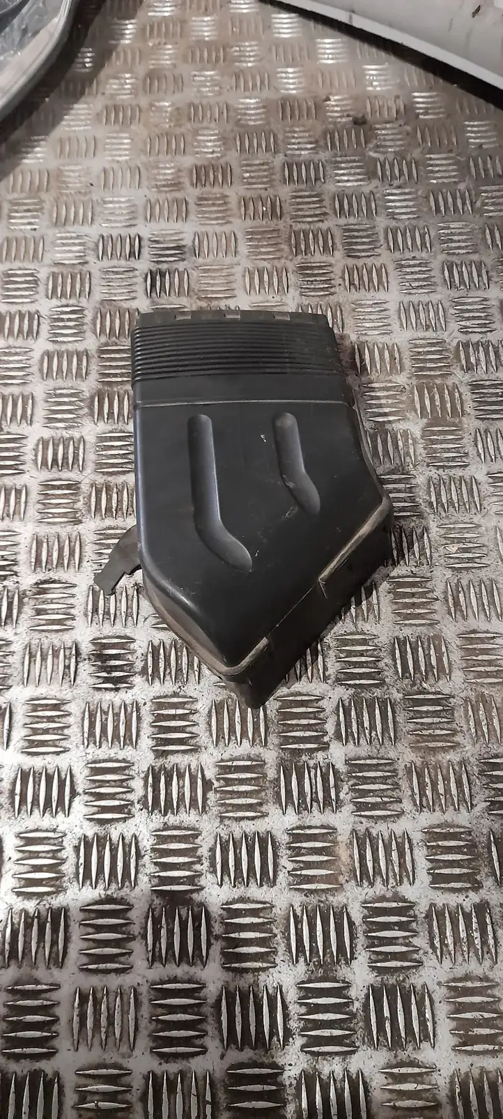 Audi A4 S4 B7 8E 8H (2004 - 2009) 8E0129617D Детали воздухозаборника — фото 2