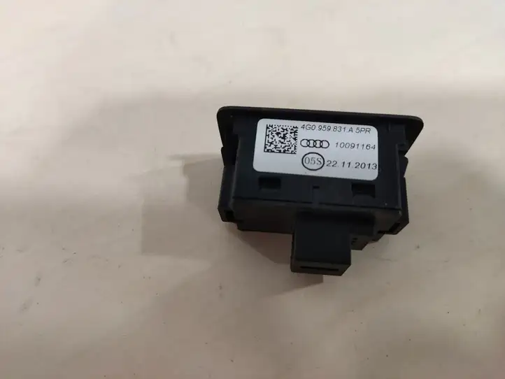 Audi A7 S7 4G (2010 - 2014) 4G0959831A Кнопка закрытия крышки багажника — фото 3