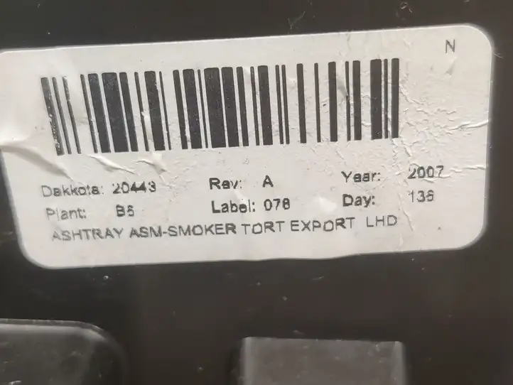 Cadillac SRX (2006 - 2009) M0001019 Передняя пепельница — фото 3