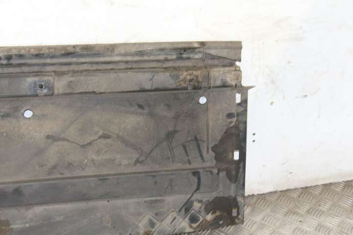 Audi A4 (2007 - 2011)  8K0825207B Боковая нижняя защита