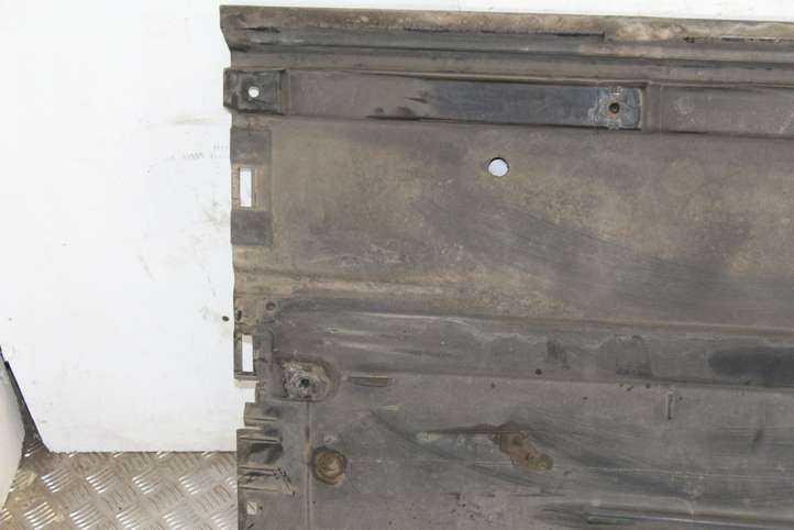 Audi A4 (2007 - 2011)  8K0825207B Боковая нижняя защита
