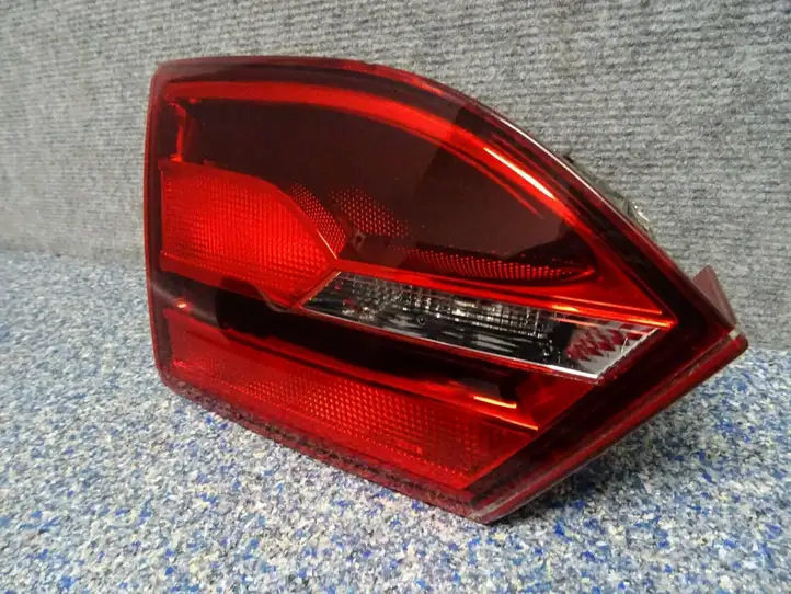 Volkswagen Jetta VI (2011 - 2018) 5C6945093B Задний фонарь в крышке багажника — фото 5