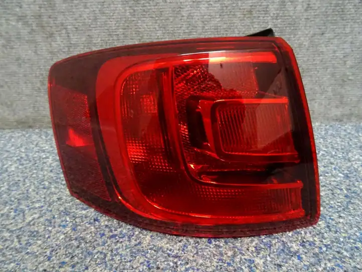 Volkswagen Jetta VI (2011 - 2018) 5C6945095B Задний фонарь в кузове — фото 1