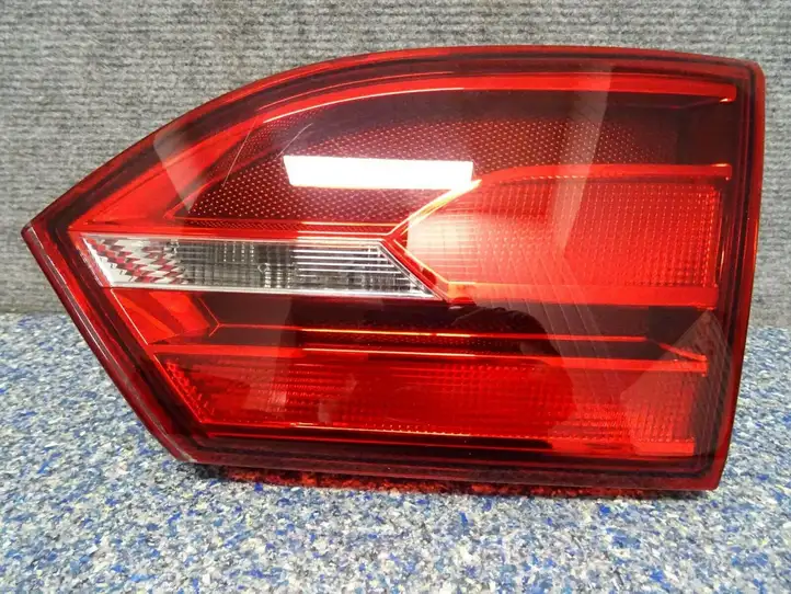 Volkswagen Jetta VI (2011 - 2018) 5C6945094B Задний фонарь в крышке багажника — фото 1