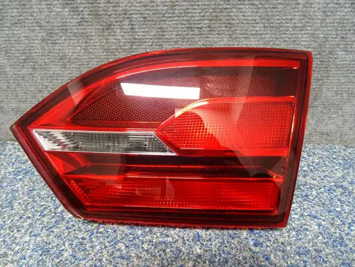 Volkswagen Jetta VI (2011 - 2018) 5C6945094B Задний фонарь в крышке багажника — фото 1