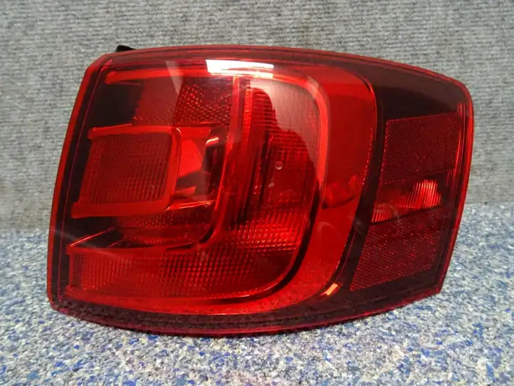 Volkswagen Jetta VI (2011 - 2018) 5C6945096B Задний фонарь в кузове — фото 1