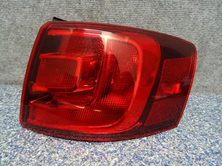 Volkswagen Jetta VI (2011 - 2018) 5C6945096B Задний фонарь в кузове — фото 1