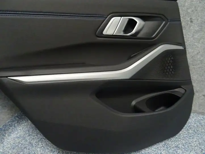 BMW 3 G20 G21 (2019 - ) Обшивка задней двери — фото 5