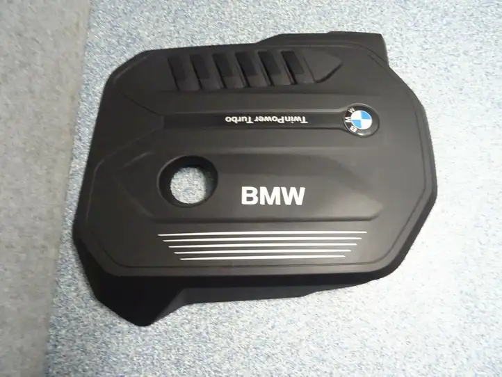 BMW 5 G30 G31 (2016 - ) 8607142 Крышка двигателя декоративная — фото 9