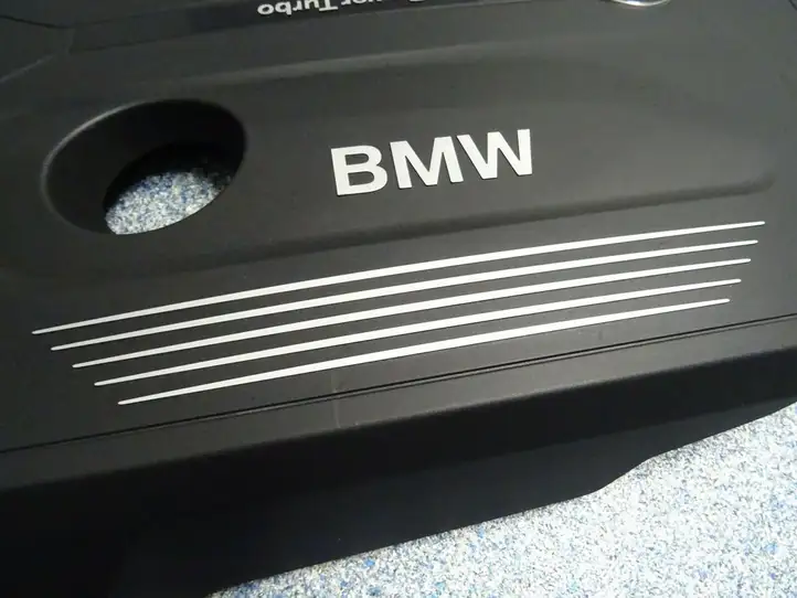 BMW 5 G30 G31 (2016 - ) 8607142 Крышка двигателя декоративная — фото 11