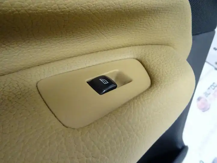 Volvo XC90 (2014 - 2019) 31393115 Обшивка задней двери — фото 4