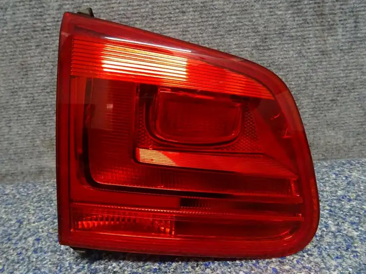 Volkswagen Tiguan (2011 - 2016) 5N0945093J Задний фонарь в крышке багажника — фото 1