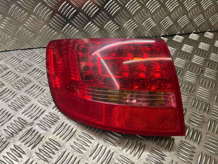 Audi A6 (2004 - 2008)  89037044 Задний фонарь в кузове