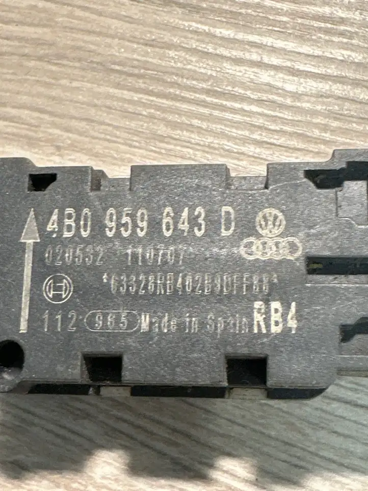 Audi A3/S3 8P (2008 - 2013) 4B0959643D Датчик удара SRS — фото 1