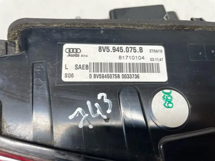 Audi A3/S3 8V (2012 - 2016) Задний фонарь в крышке багажника — фото 3