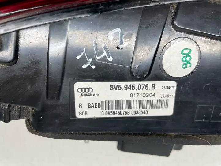 Audi A3/S3 8V (2012 - 2016) Задний фонарь в крышке багажника — фото 3