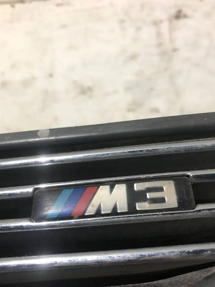 BMW M3 E46 (1999 - 2006) 2694607 Решетка в крыле — фото 2