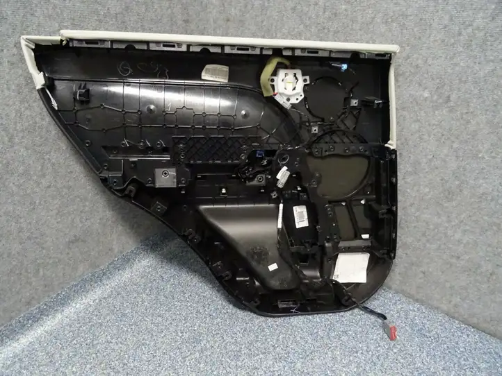 Land Rover Range Rover Sport L494 (2013 - 2017) Обшивка задней двери — фото 11